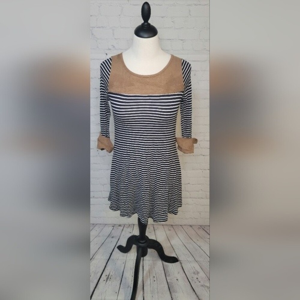 B2V Dress with a Leather look at top and cuffs size Sm Black White Stripe